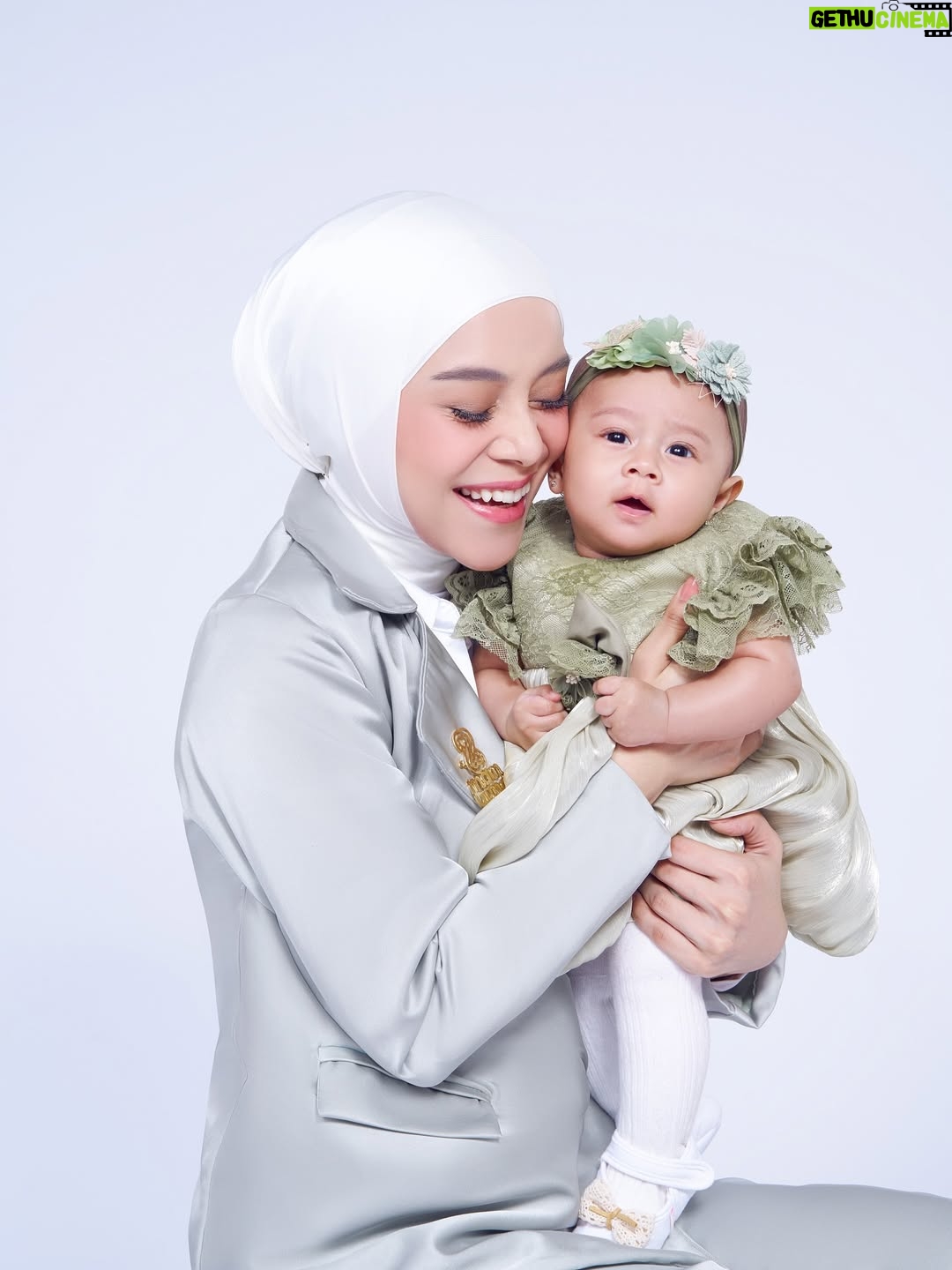 Lesti Kejora - 407.7K Likes - Alhamdulillah… perjalanan menyusui untuk Leshia dimudahkan.
Belajar dari pengalaman sama Abang L dulu, kali ini aku makin siap, terutama karena punya support system yang pas 💚

Salah satunya ya Exclusive Breastfeeding Set dari @momuung.id ini. Ngebantu banget buat ibu baru maupun ibu beranak dua seperti aku 😍

✨ Spesial followers aku khusus HARI INI AJA tanggal 10 JULI di Shopee untuk 20 orang pertama!
Pakai kode “MOMUEXLES” buat dapat voucher Rp100.000 ya!

#MomUungXLesti #LestiKejora #BreastfeedingSet #ProudToBreastfeed #GenerASIemas #solusiboosterasi #MomUung