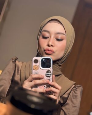 Lesti Kejora Instagram - š¤
Selamat berbahagia ka @valtifanka dan ka @mochammadhika Allah jaga selalu kalian loveš¤
#allahummabaarik