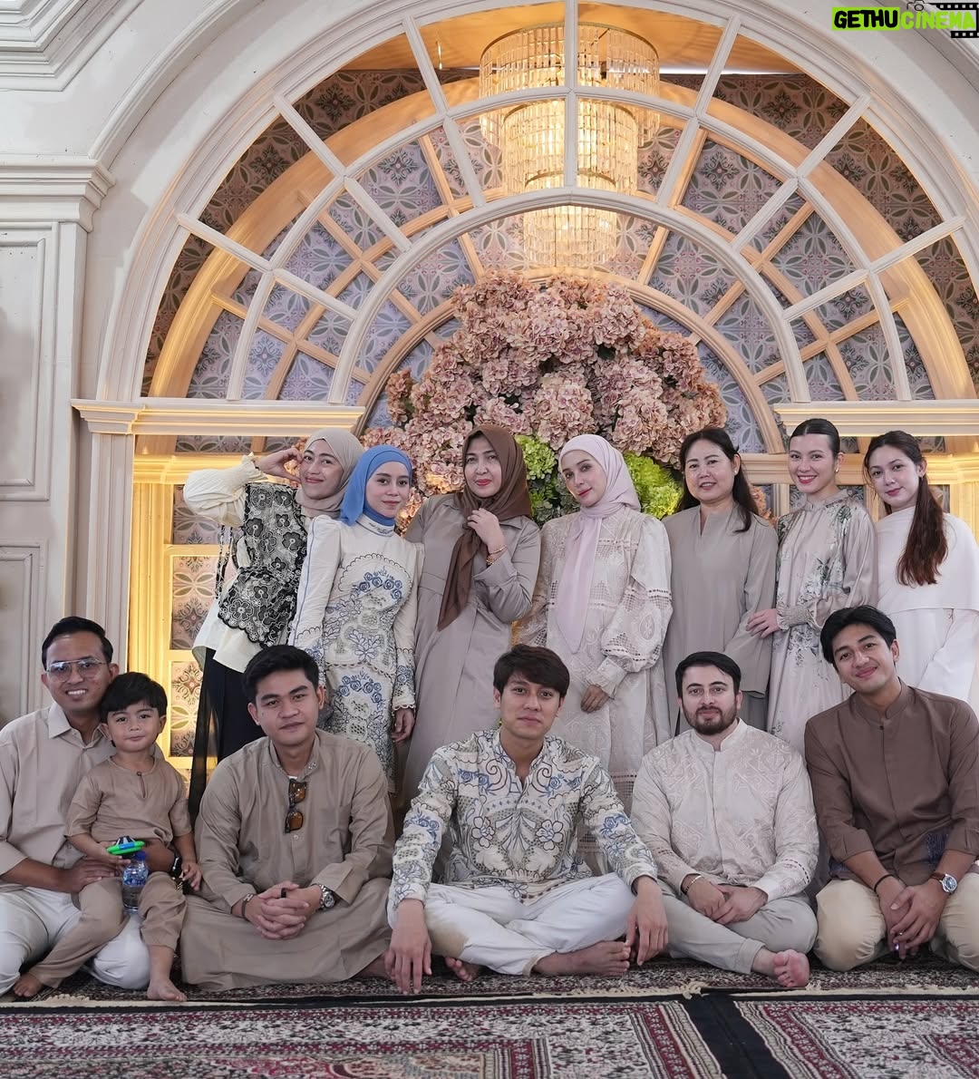 Lesti Kejora - 443.5K Likes - Selamat Hari Raya Idul Adha. 🙏🏼😇
Terima kasih buat teman-teman yang sudah menyempatkan hadir untuk sholat ied berjemaah di kediaman kita yang sudah disulap sedemikian rupa 🙏🏼😅
.
@ayudyahandari 
@byayudyahandari
.
.
Nb: celana gw kotor abis motong sapi 🤣