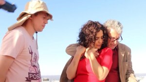Letícia Sabatella Instagram - Bastidores do longa-metragem SISTEMÁTICO, de Péterson Paim, com a querida @leticia_sabatella e o querido @paulobetti - Incrível trabalhar com vocês! Still de @nadasecria #sistemáticofilme - @bandapiratadoespaco @piratadoespaco participa da trilha musical
