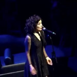 Letícia Sabatella Instagram - E logo mais, dias 2,3 e 4 de junho! Tem Piaf e Brecht ! No @teatro_b32 !