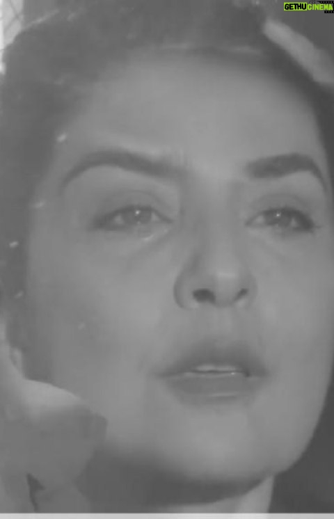Letícia Sabatella - 7.3K Likes - Clipe que realizamos durante o lockdown na terrível pandemia da COVID-19. Parte do compêndio Poética da Terra em Crise. Está na trilha sonora do @odebate_ofilme que conta com a produção musical do Mestre Poeta, música incrível artista @julianoholanda . Poética da Terra em Crise- Clipe: 
Por que Você? 
_“Poética da Terra em Crise” reúne grandes Artistas. 

“Como administrar crises? E quando o planeta enfrenta a mais aguda necessidade de compaixão? Crise após crise, que humanidade e com qual ética dará conta de conviver na Terra daqui por diante?” “Poética da Terra em Crise”

O projeto traz canções interpretadas por Leticia Sabatella e composições de Juliano Holanda, Luiz Felipe Leprevost, Zélia Duncan, Chico Paes, Octávio Camargo e Tio Tonho Champoski. “Poetas, artistas, amantes podem nos intuir o possível mesmo que pareça ingênuo ou impossível , neste momento. Mesmo que seja o óbvio de todos os tempos”.

“À luz da poesia, ao som da melodia, a Terra ganha sua voz para além dos gritos, das agressões, dos medos, de toda a sombra que a cobre. E mais generosa do que nunca, se faz o nosso único refúgio e tábua de salvação em todo o espaço sideral!”, Poética da Terra em Crise.

A produção musical de Eugênio Fim, e conta com os músicos Vina Lacerda e Edith de Camargo.

“A Poética da Terra em Crise é o nosso abraço. Este que parece tão distante, perigoso e inacessível. Mas onde nos seguramos em nossos valores, em nossa beleza, que nunca é desnecessária, em qualquer tempo. Ao contrário; A Beleza, ou O Amor com que se pode perceber, ou A Sabedoria de discernir para além da crueldade aparente, é a fonte da Força que nos permite atravessar e prosseguir”. 

São seis faixas musicais, entre elas, “Por que você”, de Juliano Holanda, que integra o clipe que foi gravado em Curitiba e conta com elenco da capital paranaense. A produção do projeto e do clipe são da Casa de Artes Helena Kolody .