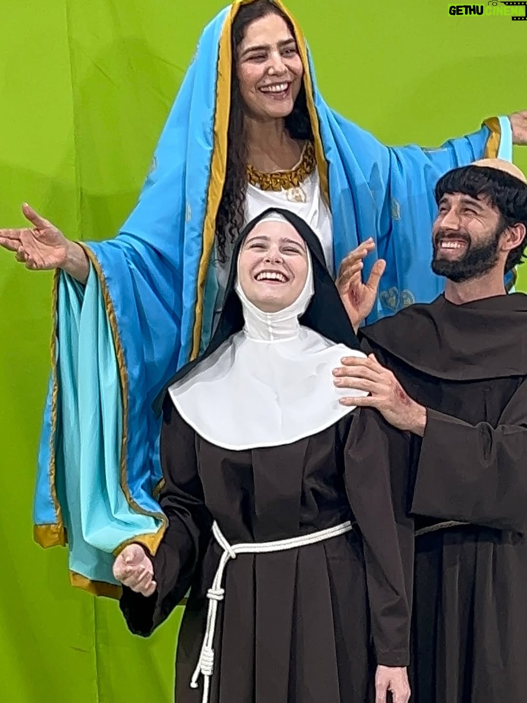 Letícia Sabatella - 3 Likes - Estúdio cheio de boas energias!✨
@leticia_sabatella 
@andreeximenes 
@franciscohomemsanto