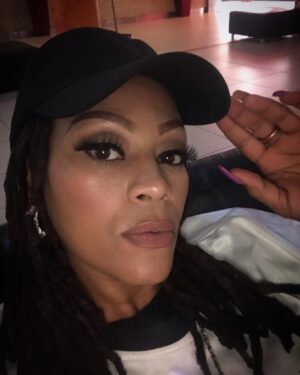 Letoya Makhene Instagram - Y’all said that you wanted to hear more singing from me so what are you still waiting for?
My new track Abantu is out and ready for you to steam on all platforms! 🔥🔥🔥
#Abantu #LetoyaAbantu #NewRelease #OutNow #RiseOfThePhoenix #DropsMic🎙