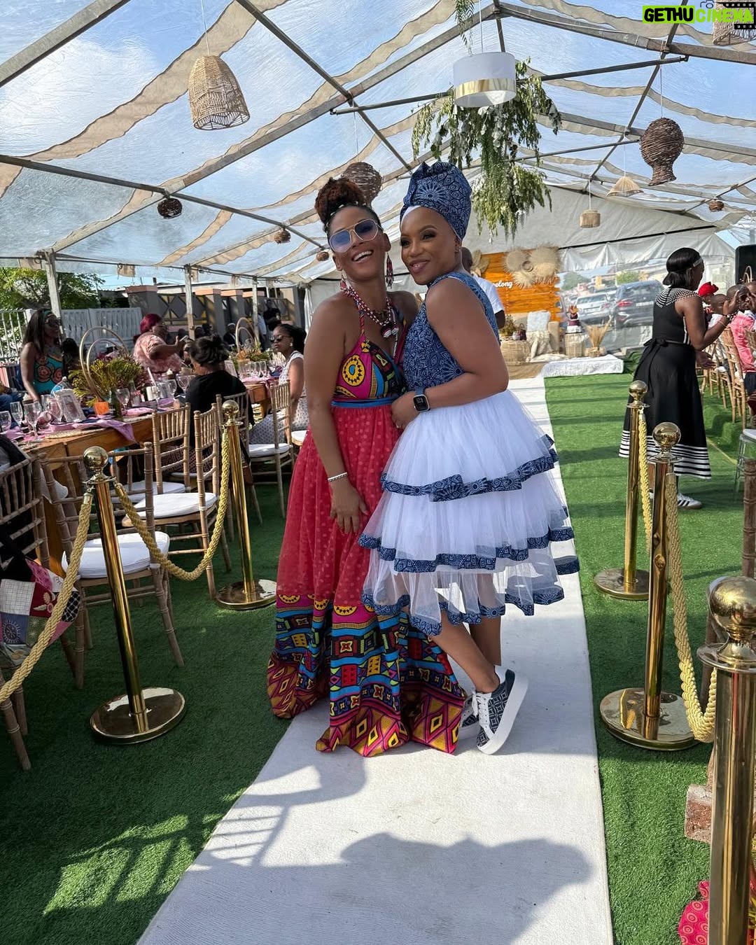 Letoya Makhene - 8.6K Likes - 2024 🥂
My friends got married, my children grew up a little more, we all found healing and we all realised that we’re much stronger than we thought. 

I’m grateful for the lessons learned and I don’t take any of my life experiences for granted 😇

Thank you to everyone that we shared laughs and hugs with 🤗🙏🏽🤍🥰

A big thank you to @houseofzambezi for always ensuring that I look amazing!

To @dandozest_food and @zaza_legacy_wine_bev_sa Thank you for making sure that everyone was always well fed and well hydrated at every function 🥂🍧

To my work family @masechabamedia and @ntethe_global_effect Thank you for never stopping to believe in me! Here’s to our 2025 takeover! 🙌🏽🙌🏽🙌🏽

Emakhosini 👏🏽👏🏽🤍