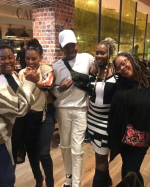 Letoya Makhene Instagram - It’s all about love 🌺🌹🥰
Namaste 🙏🏽