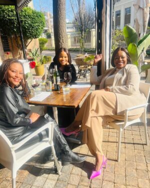 Letoya Makhene Instagram - It’s all about love 🌺🌹🥰
Namaste 🙏🏽