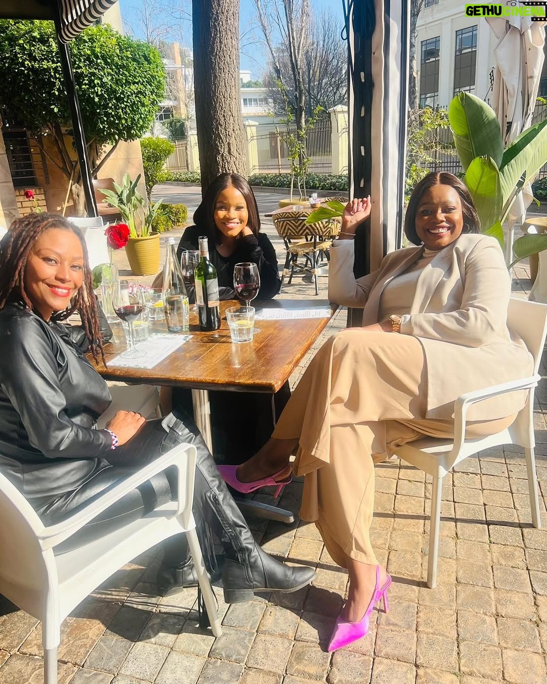 Letoya Makhene - 2.7K Likes - It’s all about love 🌺🌹🥰

Namaste 🙏🏽