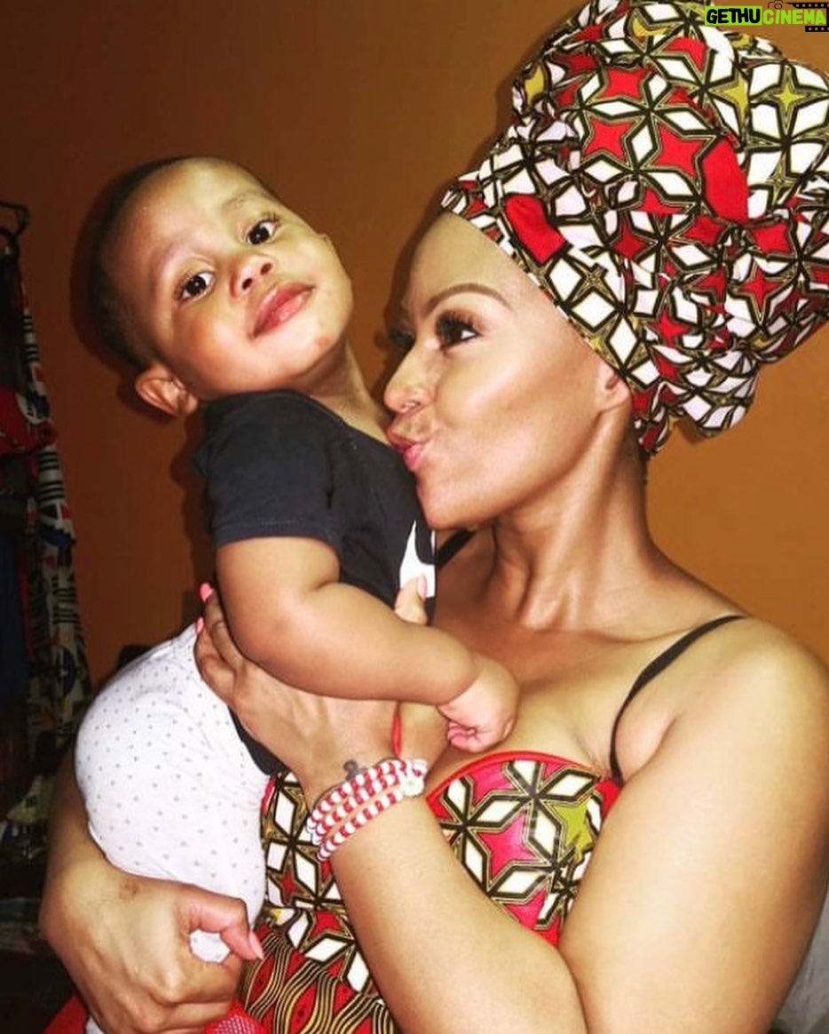 Letoya Makhene - 2.7K Likes - It’s all about love 🌺🌹🥰

Namaste 🙏🏽