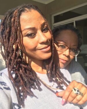 Letoya Makhene Instagram - The year that was 2024 🥂
May 2025 be a better year for all 😇🙏🏽😇
Love & Light 💋