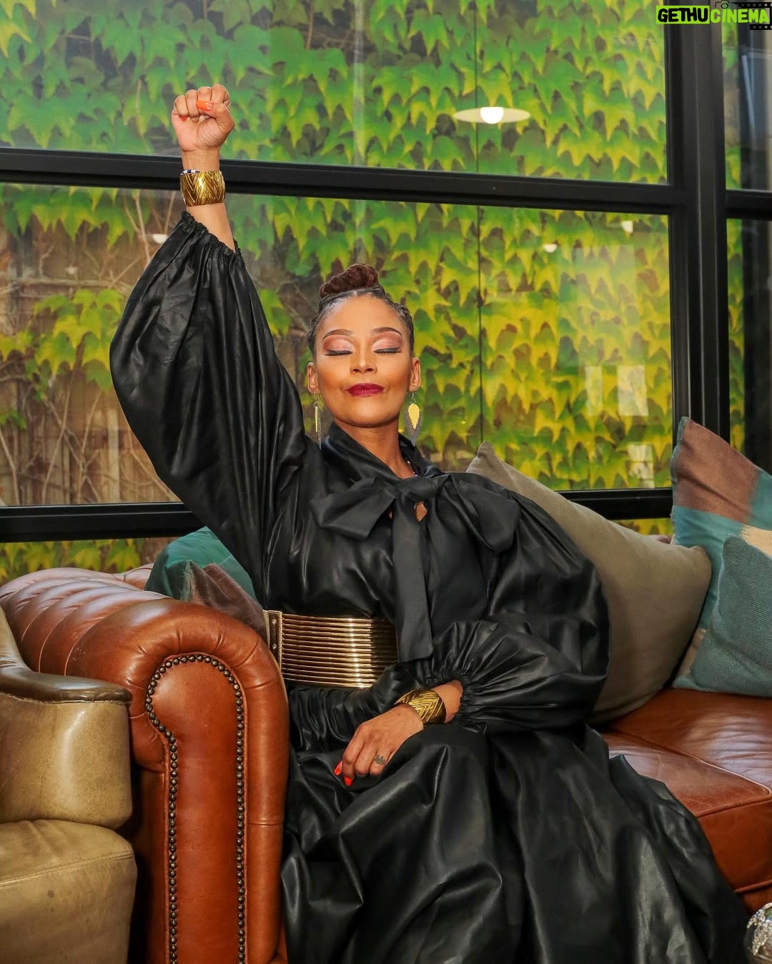 Letoya Makhene - 2.7K Likes - It’s all about love 🌺🌹🥰

Namaste 🙏🏽