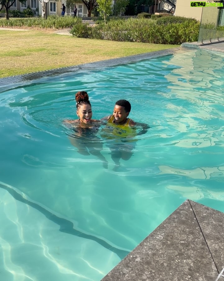 Letoya Makhene - 4.3K Likes - Merry Christmas 🎄