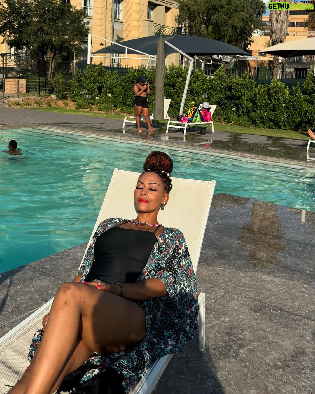 Letoya Makhene - 4.3K Likes - Merry Christmas 🎄