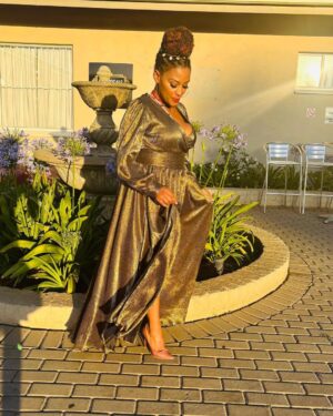 Letoya Makhene Instagram - When the heavens are smiling down at me 😇🤍🙏🏽
#HappyHolidays 🎄