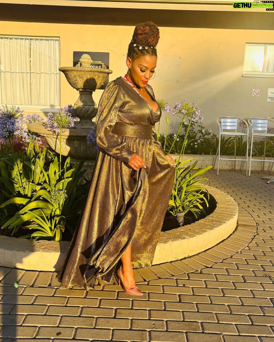 Letoya Makhene - 5.5K Likes - When the heavens are smiling down at me 😇🤍🙏🏽

#HappyHolidays 🎄