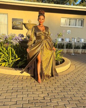 Letoya Makhene Instagram - When the heavens are smiling down at me 😇🤍🙏🏽
#HappyHolidays 🎄