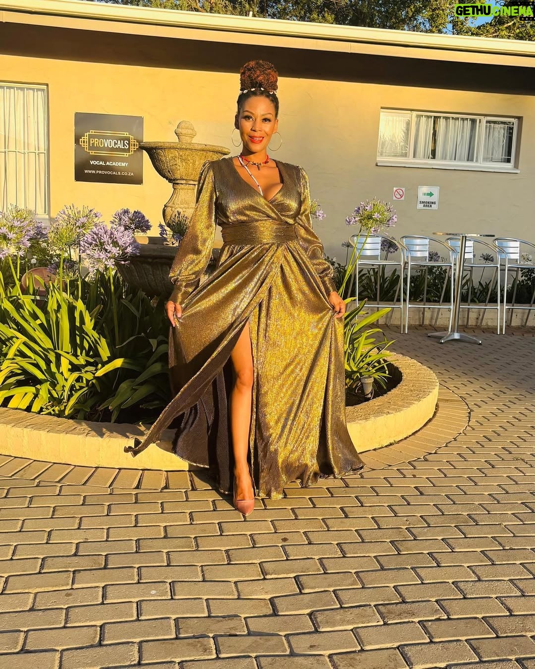 Letoya Makhene - 5.5K Likes - When the heavens are smiling down at me 😇🤍🙏🏽

#HappyHolidays 🎄