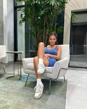 Lilit Hovhannisyan Instagram - Gym day? I thought you said Genie🧞♂️ day
Now who’s doing my squats?😆