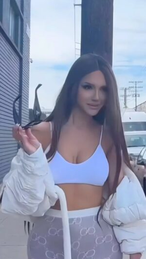 Lilit Hovhannisyan Instagram - Երբ երգդ #1 ա 🥰🤩
When your song is #1 🥰🤩