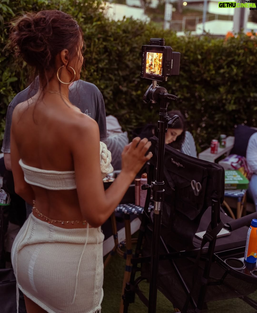 Lilit Hovhannisyan - 20.9K Likes - Մի քանի կադր բեքսթեյջից…🧡

Ու դե ինչ խոսք՝ հերթական անգամ Apple Music-ում առաջինը լինելը հաճելի ա🙈🧡