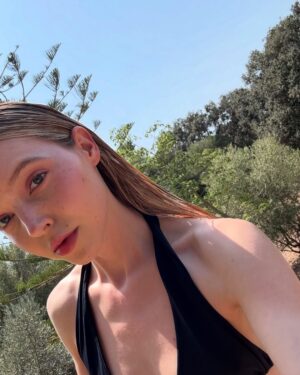 Lina Larissa Strahl Instagram - ❀summer❀
1) dahin, nochmal, jetzt 2) Pommes gehen (fast) immer🍟 3) bissl Sonnenbrand im Park hups 4) im Schneckentempo weiterlesen 5) AH, wirklich eine Schnecke 6) viele schöne Fotos & viele schöne Songs🔐 7) Prenzlau am Abend, kurz vor romantisch 8) ganz süß, süßer als alles🤍 9) Spiegelselfies dürfen nicht fehlen 10) das auch nicht!!🍦11) @tanjagravina.artistry Queen im “wir schminken dich so, als wäre nichts passiert” 12) passiert 13) da war noch alles wunderbar☕️ 14) auf Kreta war auch alles wunderbar🩵 15) ugh, möchte ich jetzt 16) ich kann den Duft noch riechen und das Salz auf meiner Haut ist auch noch da.. 17) we love Treppensteigen 18) oupsi👾 19) kurze Runde gedreht 20) fin