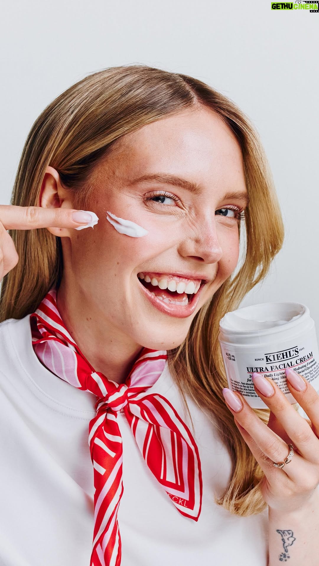 Lina Larissa Strahl - 9K Likes - Mein treuester Reisebuddy und der beste Freund für jede Herausforderung .. die Ultra Facial Creme von @kiehls.dach 🥰😮‍💨🧴

PS: die Tage im Studio lohnen sich- neuer Song am Freitag! Ich freu mich!🤍🪽

#kiehlsskincare #skincare #anzeige