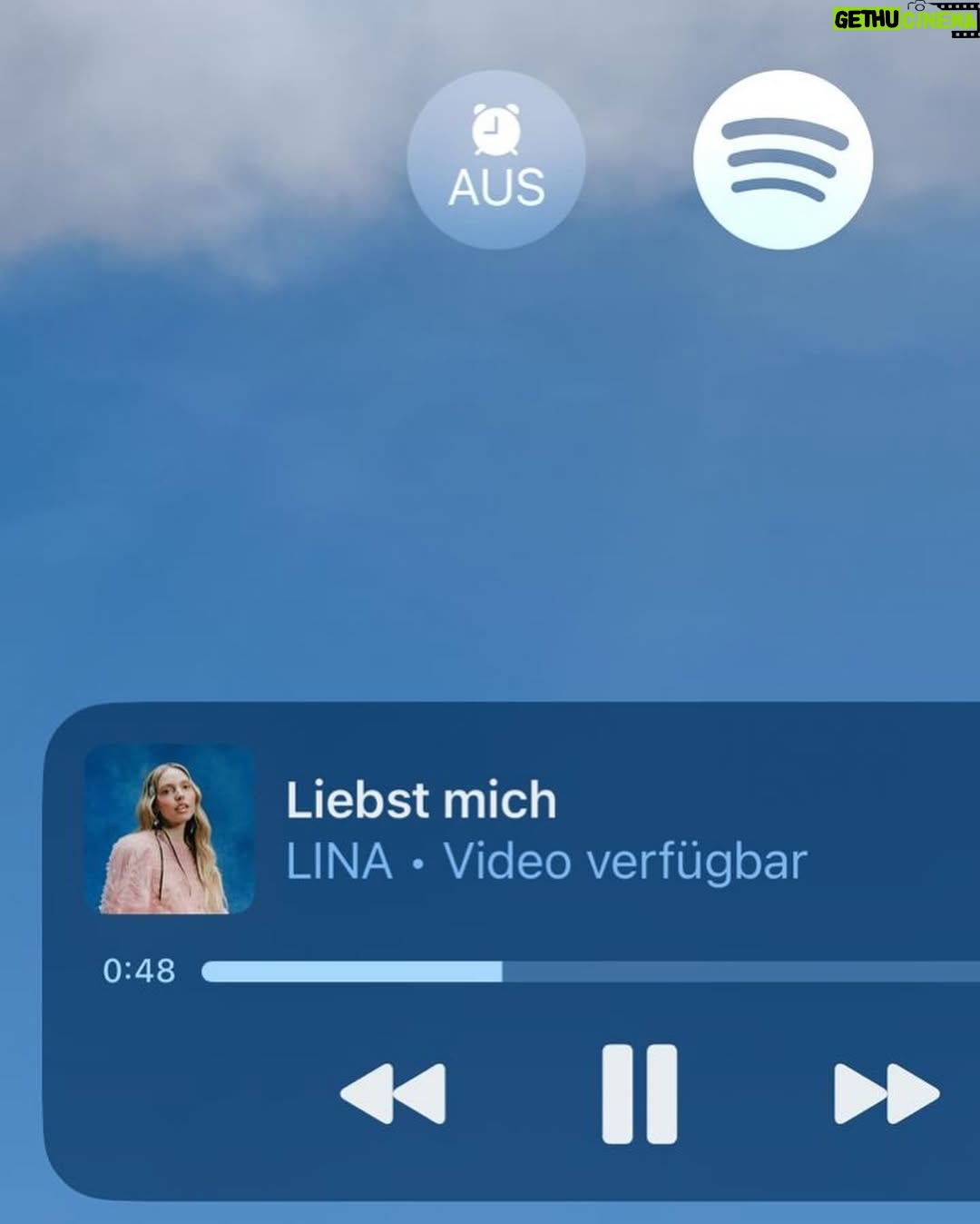 Lina Larissa Strahl - 5.5K Likes - schmolli weil Wind hat nicht mitgespielt - bei Oma🤍 - mein Blick war pure Liebe, in Ilvie’s Augen lag viel Hoffnung auf Futter - ich liebe Hunde. - ich hasse Fahrstuhl fahren, aber der geht weil man die Zeit mit Selfies rumkriegt - muss beim Laufen andauernd stehen bleiben für Blumenfotos🌼🌸 - un ciel bleu avec des nuages blancs⛅️ (et moi) - das obligatorische food picture - liebst mich auf repeat bitte - anscheinend trag ich gern blaue Hemden haha - unterwegs mit den 3 Rümplern🍦- mein Kopf so: OMG NATUR - liebe Grüße von mir und Edward - du lalalala liebst mich ♡ ̆̈
