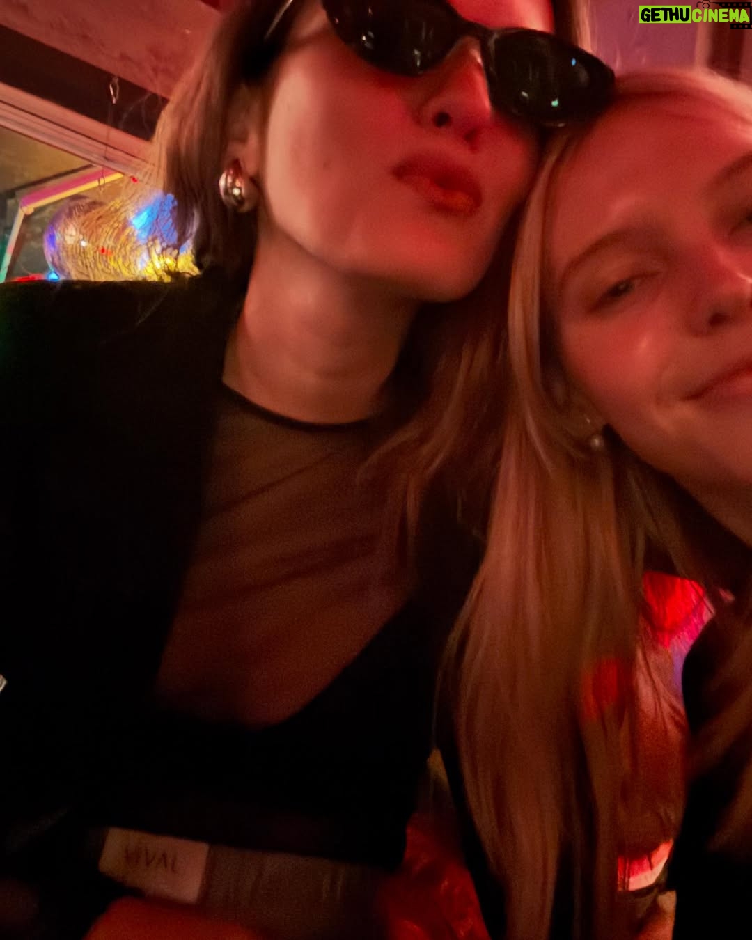 Lina Larissa Strahl - 3.2K Likes - wer die Maus nicht ehrt, ist die Maus nicht wert