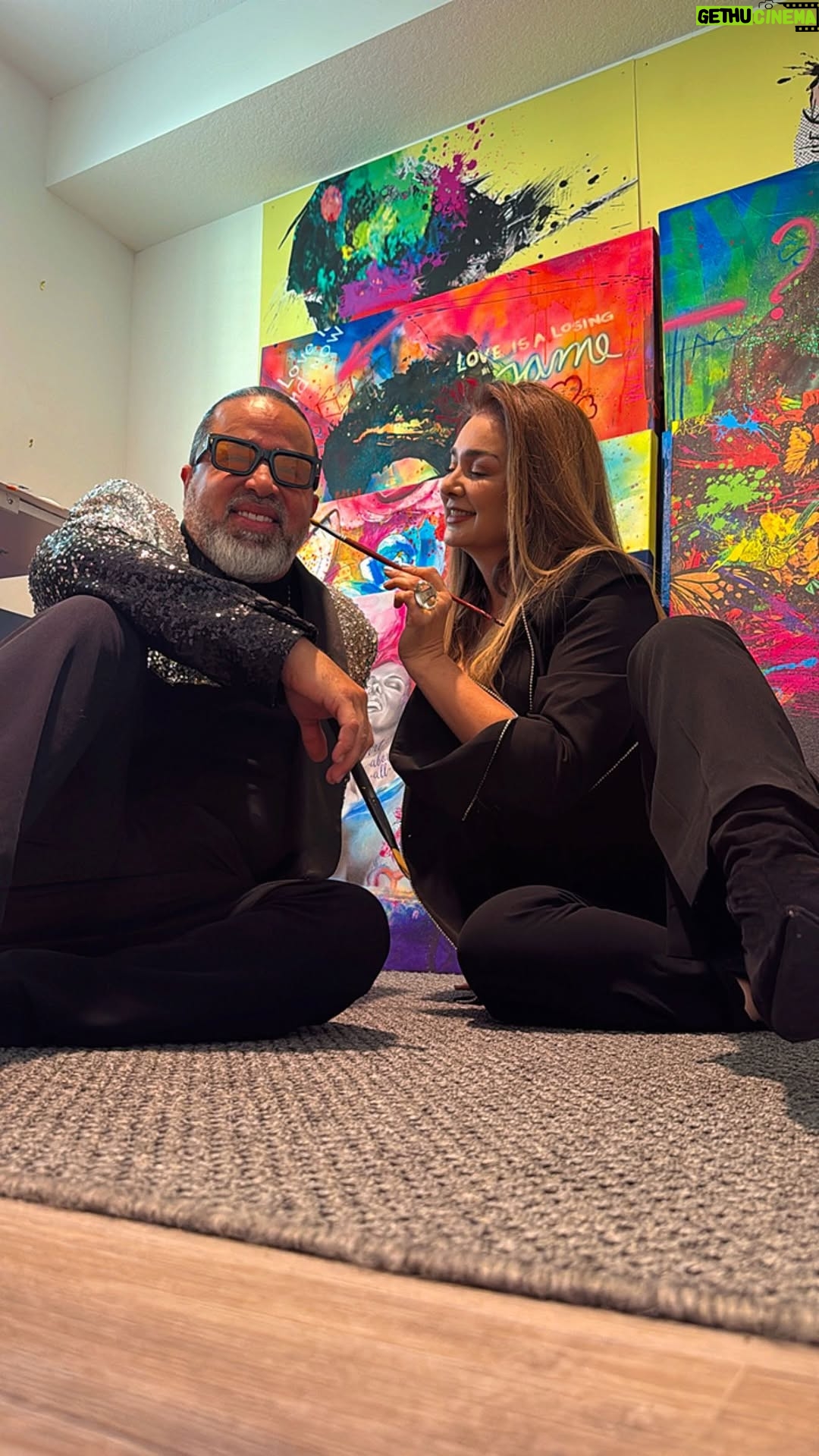 Linda Lucía Callejas - 146 Likes - Y esta es la dedicatoria del maestro y amigo @pradoartist 

“A ti, Linda”

A ti, que caminas con la fuerza de una roca y la ternura de una mariposa.
A ti, que llevas en el alma una rosa encendida y un vestido bordado con historias vivas.
A ti, que has cruzado portales invisibles con la mirada en alto y el corazón abierto.

Esta obra es un espejo donde se refleja tu luz serena, tu amor silencioso,
y la firmeza de ese fundamento que te sostiene sin opacarte.

Que cada mujer que contemple esta pintura
encuentre en ella un susurro, un abrazo,
una voz que le recuerde que no está sola,
y que su esencia merece ser celebrada en oro, azul y vuelo.

Gracias también a mi amado esposo, por siempre estar en amor conmigo y por ser el pilar de una vida llena de sentido y propósito @ivanmoraleslifecoachspeaker 

Gracias infinito @pradoartist @altisgrandkendall y a mis amigos @miamimagazineoficiall @hernanorjuelab @hanstrujilloo @paosua77 @laescafandraonair @rebecamarianunez @leonardosierraoficial @oscarmontoyafineart  @solutionartmiami @ipixelation  @juliana_ferreyros @radiomundomiami @lvlyartdesigns @murales_jorge_rojas @dieringer.art @hanzramirez @cacicahouse @betty_younes @myheartkarimeyounes cayao_by_monik @marinoa.chanlatte @sabrinablancoart