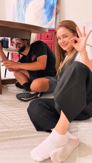 Linda Lucía Callejas Instagram - Cuando decides mudarte, se entremezclan muchas emociones, por un lado, el aroma del cambio, genera felicidad, pero también un poco de incertidumbre. Empezar a empacar, a regalar a desechar, es un proceso de consciencia, de cuidado con el planeta, de responsabilidad, pero también es un momento para agradecer por tantas bendiciones, visualizar nuevos horizontes y sobre todo, un momento de fe y esperanza.
Por eso encontrar manos expertas que te hagan la vida más fácil, también es un regalo del cielo. Aquí te dejo una recomendación, manos expertas y una empresa llena de valor y respeto por tus pertenencias, por ti y por tu familia. @elyonmoving