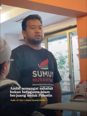 Lisa Surihani Instagram - May Allah swt ease every step of @sumudnusantaraofficial journey and protect all Global Sumud Flotilla volunteers, may they safely reach G and bring hope, aid, and solidarity to the oppressed people there. May their courage be rewarded and their mission open hearts across the world 🤍
حَسْبُنَا اللهُ وَنِعْمَ الْوَكِيْلُ