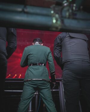Lisa Surihani Instagram - Moments before opening. Boleh rasa degupan jantung dia laju. “Du’akan i yang”. Sebelum Day 1 and Day 2 concert Gen:kru Abang sebenarnya kurang sihat. Mcm-mcm emosi dia rasa masa tu. But I kept reminding him , do as he always has. Bismillah. His level best. All he needed was to leave the rest to Him. They appreciate you so much and don’t want to dissapoint. Kak Chik distract dia sket, bg semangat tngok gmbr anak2, baru nmpk dia senyum. Alhamdulillah. Then the moment came to begin. The KRU brothers for their beloved KRU Posse , Gen:KRU fans , they gave not 100 but 200%. The ones that came and watched , they know. They love you. They appreciate you. Alhamdulillah Abang is a lot better now. Just resting and recovering for the time being before Day 3. Kak Chik tk boleh tease gmbr lebih utk hormat mereka yang belum dtg utk Day 3. Du’akan mereka ye?