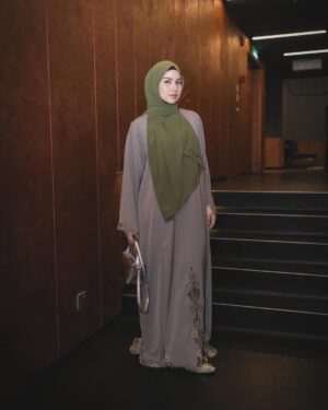 Lisa Surihani Instagram - OOTD la ye alang2 pakai apa yang dia pilih.
@galeriariani
@arianiRTW Premium (available in House of Ariani boutique)
@halisa_said
@echolaliapictures