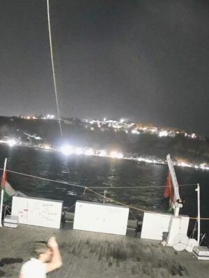 Lisa Surihani Instagram - May Allah swt ease every step of @sumudnusantaraofficial journey and protect all Global Sumud Flotilla volunteers, may they safely reach G and bring hope, aid, and solidarity to the oppressed people there. May their courage be rewarded and their mission open hearts across the world 🤍
حَسْبُنَا اللهُ وَنِعْمَ الْوَكِيْلُ
