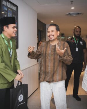 Lisa Surihani Instagram - Jazakallahu khayran khatira @imantang75 @iconentertainmentmy for the invitation to watch the sifu Dato’ M.Nasir for the M. N46IR Cipta Raya concert.