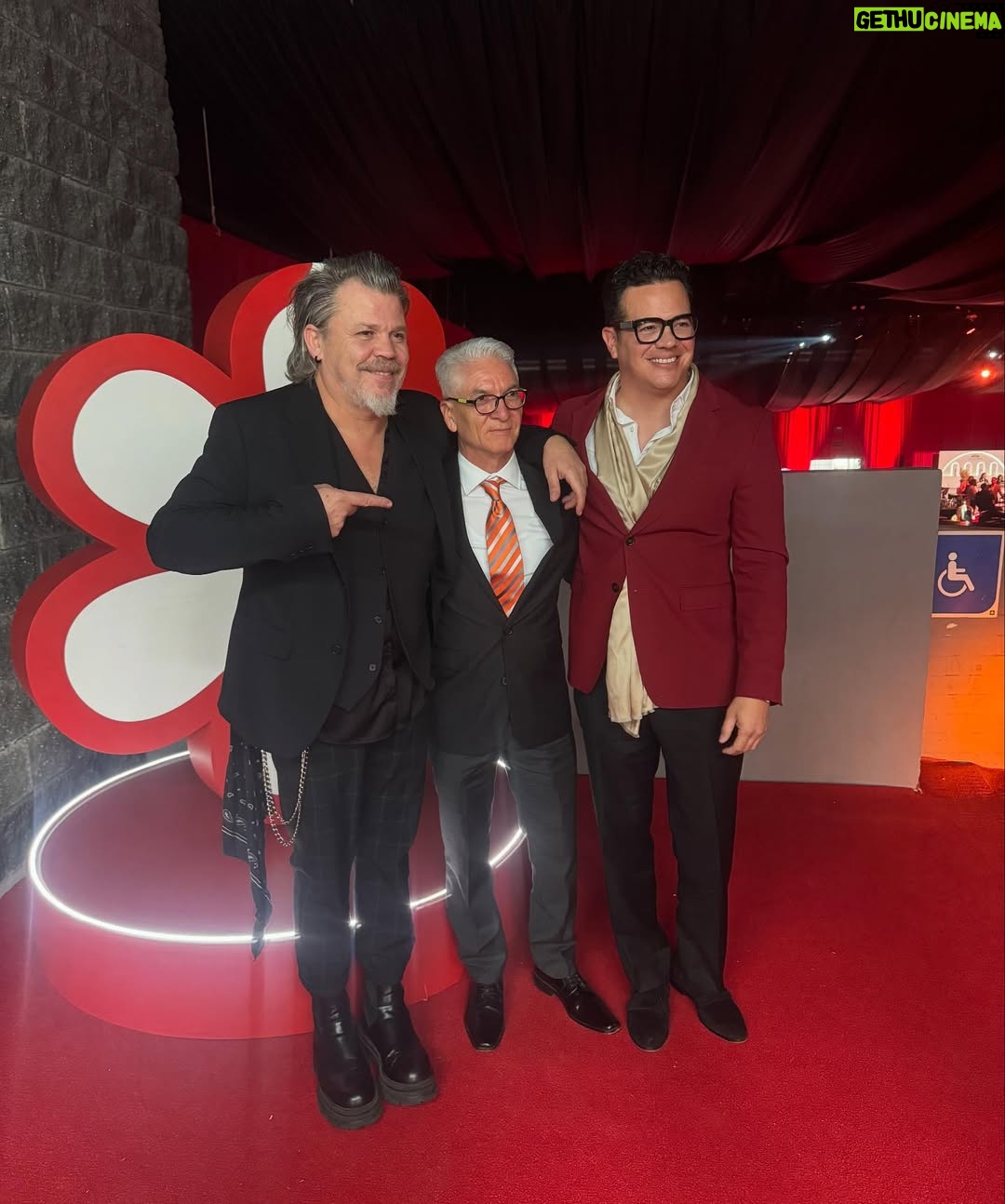 Litzy - 46.1K Likes - Una noche inolvidable @guiamichelinmx @michelinguide Orgullosa de ti, de tus logros, del Chef impecable que eres, peros sobre todo del alma que tienes! TE AMO @donponchocadena Gracias por hacerme parte de tus éxitos. 🙌🏼✨💛

Felicidades por @carboncabronmx por segundo año consecutivo en la Guía Michelin 🙌🏼🫡
