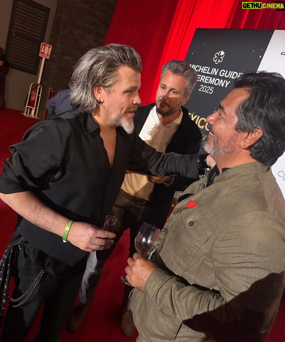 Litzy - 46.1K Likes - Una noche inolvidable @guiamichelinmx @michelinguide Orgullosa de ti, de tus logros, del Chef impecable que eres, peros sobre todo del alma que tienes! TE AMO @donponchocadena Gracias por hacerme parte de tus éxitos. 🙌🏼✨💛

Felicidades por @carboncabronmx por segundo año consecutivo en la Guía Michelin 🙌🏼🫡