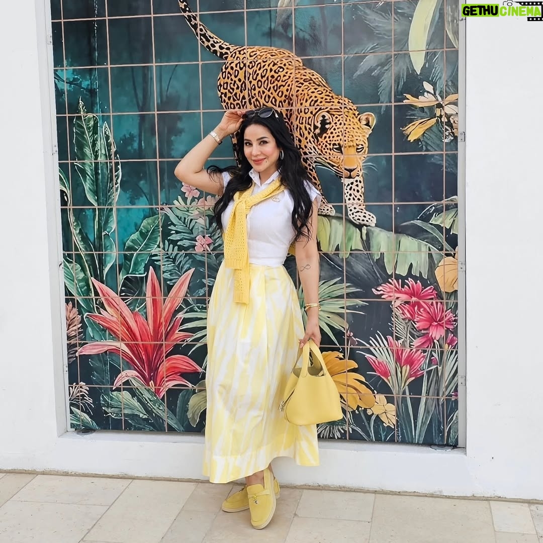 Lojain Omran - 3 Likes - ..
Don't stress....
Just wear a yellow dress 🍋🌼🌻🏵🌟✨️💛😊