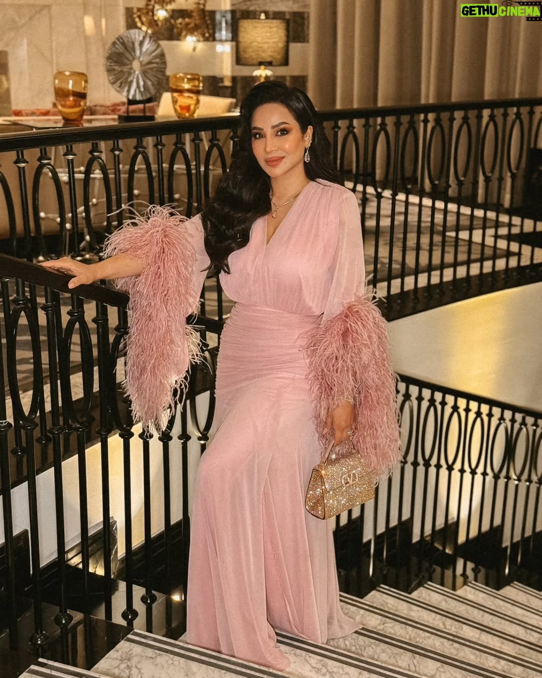 Lojain Omran - 3 Likes - ..
ألف مبرووووك للأخ و الصديق العزيز زايد البداد زواج أبنته هبه 
الله يتمم لها و لعريسها سيف على خير و بركة و يسعدهم العمر كله و يجعل ديار البداد دوم عامرة بالأفراح و المسرات 
@zayedalbaddad
..

 شكرا للمبدع إياد على أجمل القطات تسلم إيدك @reelat_by_eyad

..
Jewelry :- @tiffanyandco
Hairstyles :- @rojeh_yousef
..
..
#أفراح #الأردن #البداد #لجين_عمران  #lojain_omran