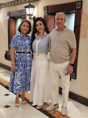 Lojain Omran Instagram - ..
بين اللي (رضاهم) بعد رضا رب العالمين أهم مافي الدنيا
..
إنتو الخير و البركة و الراحة 
ممتنة لتربيتكم اللي عرفت قيمتها في هالزمن أكثر من أي وقت مضى
ممتنة لكل حضن و لكل قبلة و لكل لمسة حنان و لكل نصيحة كان دافعها الحب و الخوف على مصلحتي 
ممتنة لشعور الدفا و الإستقرار و الأمان اللي أحسه بينكم 
الله لا يحرمني منكم و يديمكم فوق راسي عز و فخر 🙏🥰❤️
..
..
#العائلة_أهم ##العائلة_أولا  # #لجين_عمران  #عالم_لجين #lojain_omran