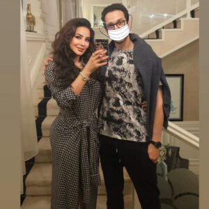Lojain Omran Instagram - ..
..

رسالتك اليوم عرفتني بمكانتي داخلك ❤️🥹
كل يوم تكبر يقلبي و عيني
كل يوم يزيد فخري فيك و تفاجئني أكثر
متى لحقت تكبر و تحسسني إنك مسؤول عني !؟
مسؤول عن حل مشاكلي !!
مسؤول عن تخفيف ألمي !!
مسؤول عن مستقبلي !!
شايل همي ليش ؟؟؟
يا عيون و قلب و روح أمك 
أنا اللي مسؤولة عن كل مافيك إنت و أختك ( عمرك لا تنسى هالشي)
الله لا يحرمني منكم و لا من عطفكم و حنانكم و إهتمامكم 
و تكونوا لي دائما في كبري و عسري عون و سند و ظهر يا بعد الدنيا إنتو ❤️🙏