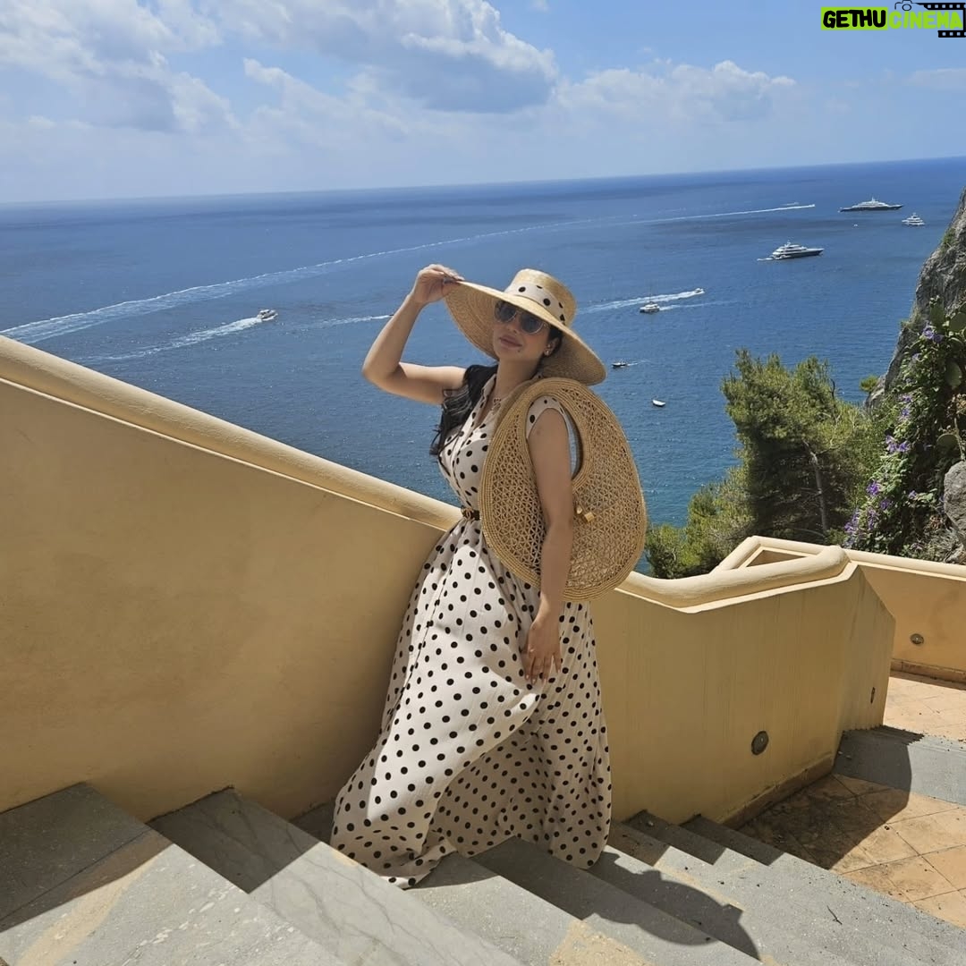 Lojain Omran - 3 Likes - ..
..
endlessly blessed, forever grateful 💫🤍🙏🇮🇹
..
#amalficoast #positano #vacation #summer #لجين_عمران #lojain_omran #الصيف