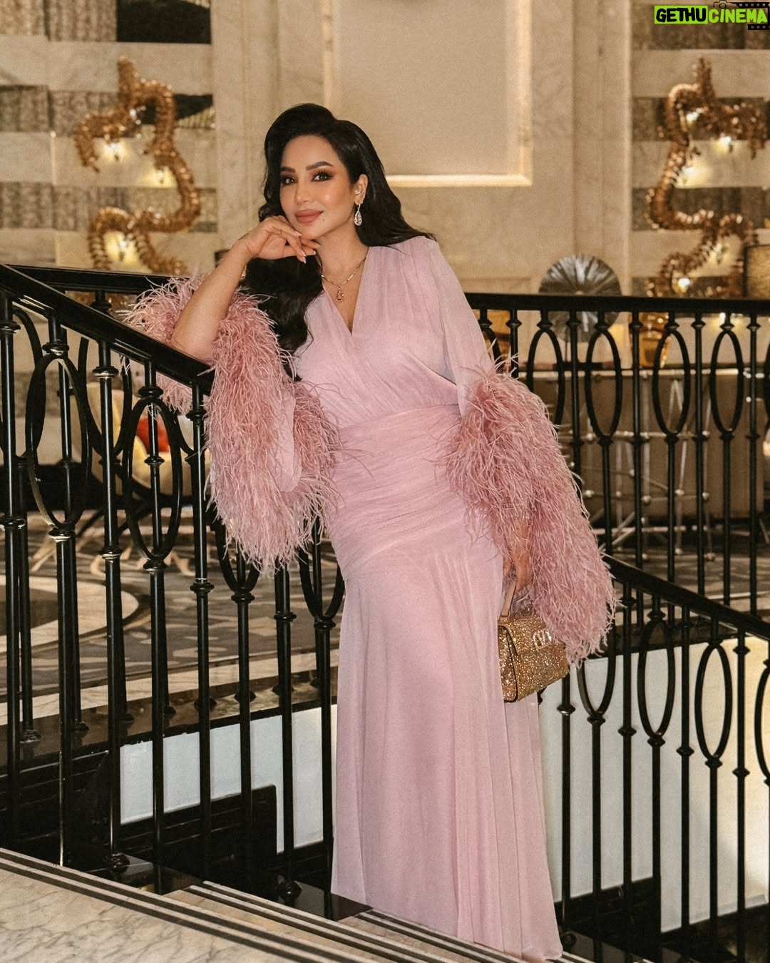 Lojain Omran - 3 Likes - ..
ألف مبرووووك للأخ و الصديق العزيز زايد البداد زواج أبنته هبه 
الله يتمم لها و لعريسها سيف على خير و بركة و يسعدهم العمر كله و يجعل ديار البداد دوم عامرة بالأفراح و المسرات 
@zayedalbaddad
..

 شكرا للمبدع إياد على أجمل القطات تسلم إيدك @reelat_by_eyad

..
Jewelry :- @tiffanyandco
Hairstyles :- @rojeh_yousef
..
..
#أفراح #الأردن #البداد #لجين_عمران  #lojain_omran