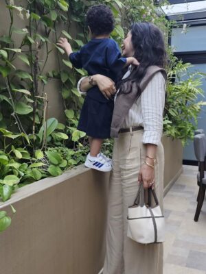 Lojain Omran Instagram - ..
..
الله لا يحرمني أحلى عيلة ❤️🥰
..
و حبيب عمته بسمالله عليه 🥹❤️ كبر و كبر حبه بداخلي🙏
..