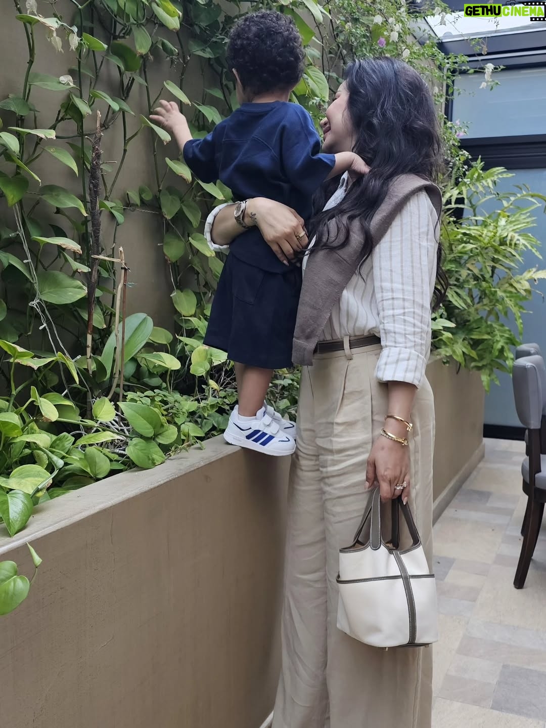 Lojain Omran - 3 Likes - ..
..
الله لا يحرمني أحلى عيلة ❤️🥰
..
و حبيب عمته بسمالله عليه 🥹❤️ كبر و كبر حبه بداخلي🙏
..