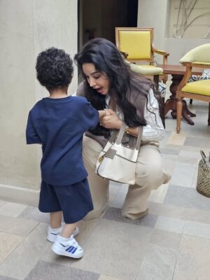 Lojain Omran Instagram - ..
..
الله لا يحرمني أحلى عيلة ❤️🥰
..
و حبيب عمته بسمالله عليه 🥹❤️ كبر و كبر حبه بداخلي🙏
..