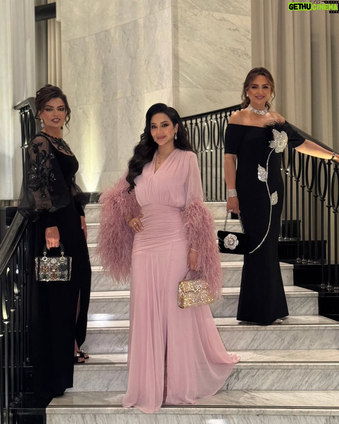 Lojain Omran - 3 Likes - ..
ألف مبرووووك للأخ و الصديق العزيز زايد البداد زواج أبنته هبه 
الله يتمم لها و لعريسها سيف على خير و بركة و يسعدهم العمر كله و يجعل ديار البداد دوم عامرة بالأفراح و المسرات 
@zayedalbaddad
..

 شكرا للمبدع إياد على أجمل القطات تسلم إيدك @reelat_by_eyad

..
Jewelry :- @tiffanyandco
Hairstyles :- @rojeh_yousef
..
..
#أفراح #الأردن #البداد #لجين_عمران  #lojain_omran