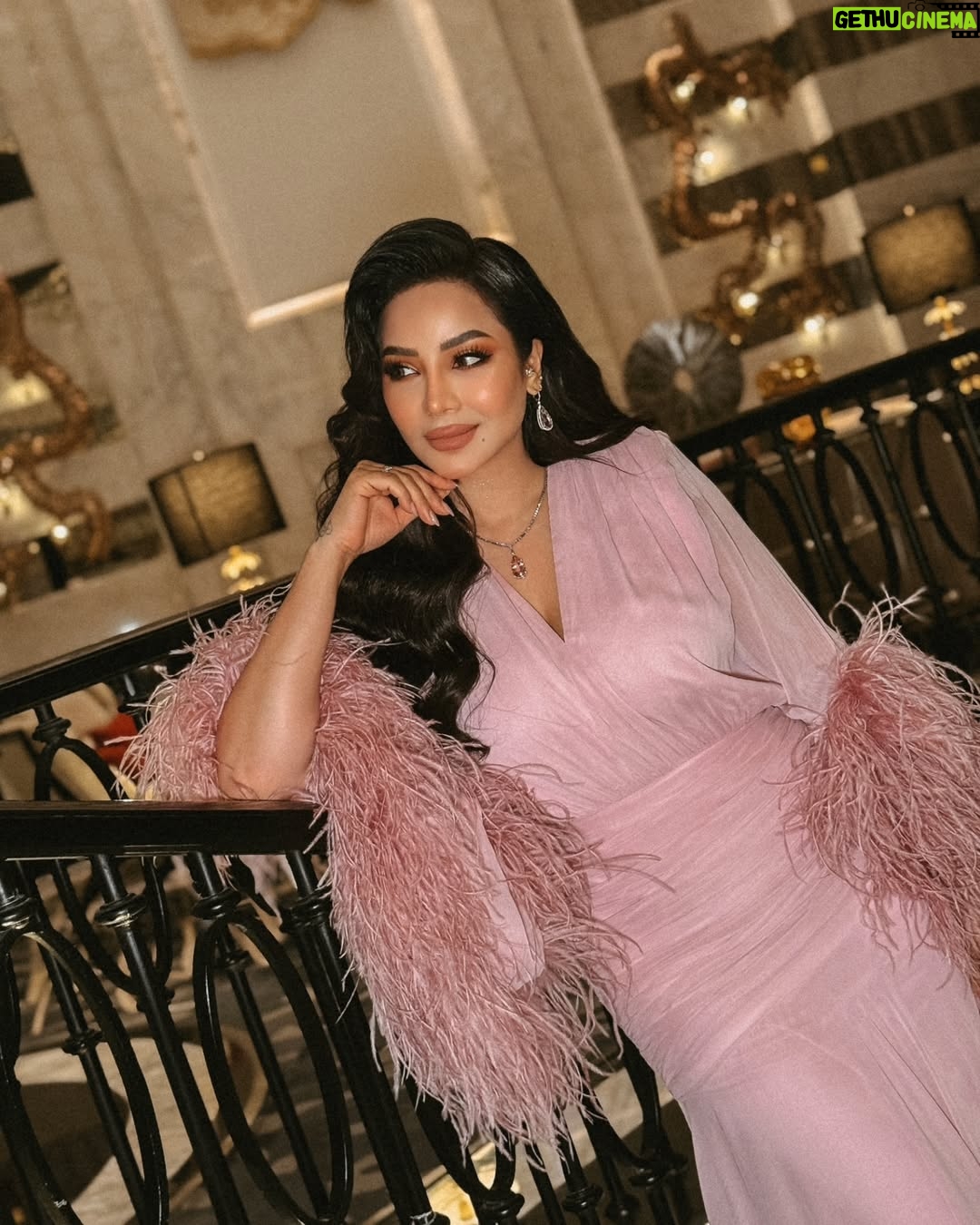 Lojain Omran - 3 Likes - ..
ألف مبرووووك للأخ و الصديق العزيز زايد البداد زواج أبنته هبه 
الله يتمم لها و لعريسها سيف على خير و بركة و يسعدهم العمر كله و يجعل ديار البداد دوم عامرة بالأفراح و المسرات 
@zayedalbaddad
..

 شكرا للمبدع إياد على أجمل القطات تسلم إيدك @reelat_by_eyad

..
Jewelry :- @tiffanyandco
Hairstyles :- @rojeh_yousef
..
..
#أفراح #الأردن #البداد #لجين_عمران  #lojain_omran