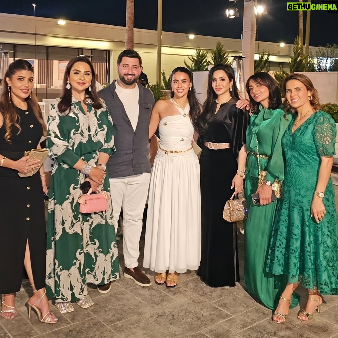 Lojain Omran - 3 Likes - ..
..
عاشر من يفرحك و يفرح لك 😊🙏

The tenth of those who rejoice and make you happy.
..
..
#لجين_عمران #lojain_omran #أصدقاء #عائلة #فرح #سعادة