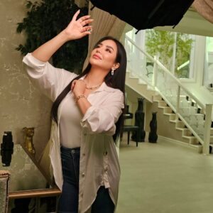 Lojain Omran Instagram - ..
..
عدالة ربانية منصفة 
و ربما مخيفة للبعض 
حيث ان كل ما تفعله 
سيرده القدر لك وسيكون حصاد لأيامك المقبلة 
سواء كان قمة اللطف 🤍
أو قمة الشر 🖤
..
..
#لجين_عمران #lojain_omran #العدل #العدالة #الحق